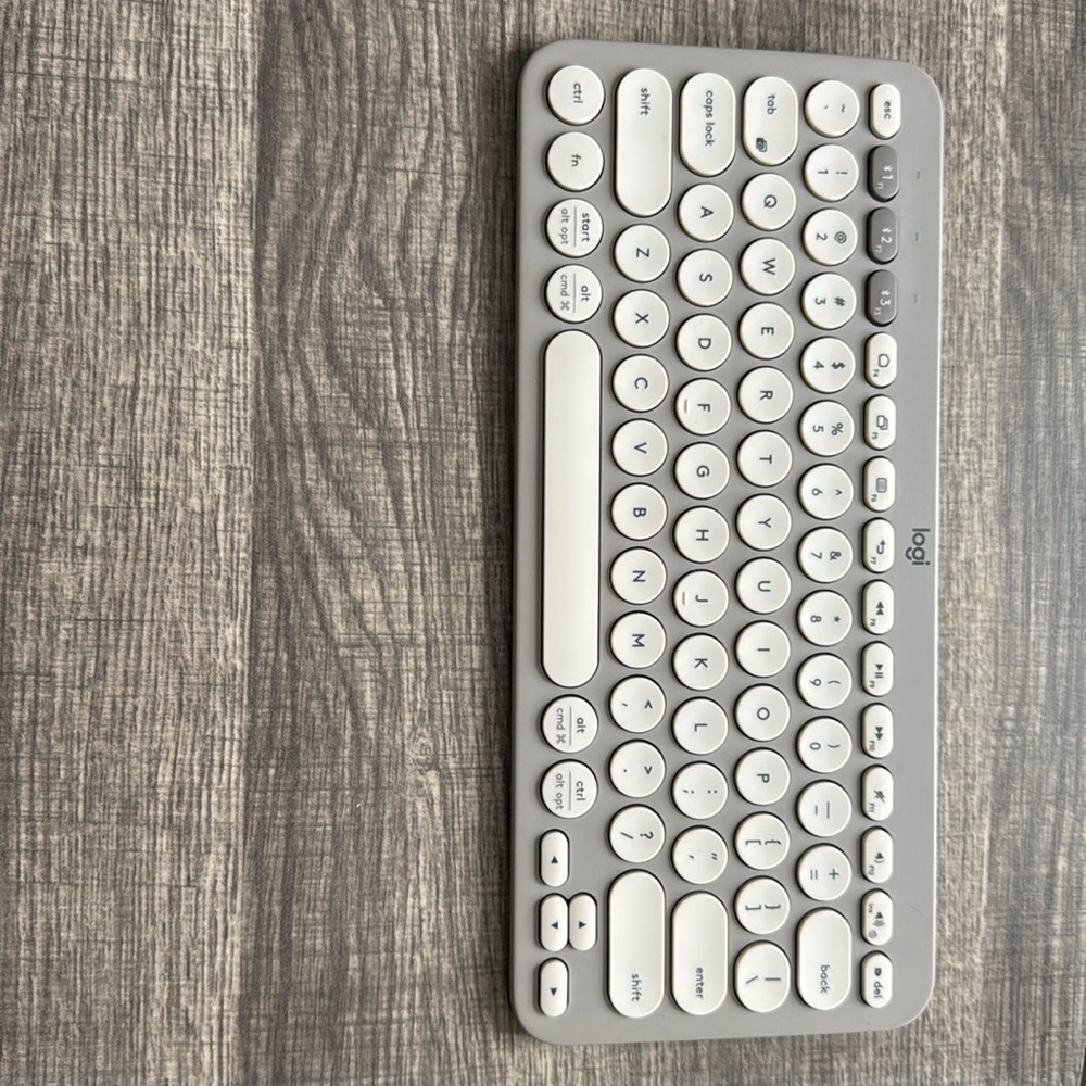 Like New! 
K380 Multi-Device Bluetooth Keyboard